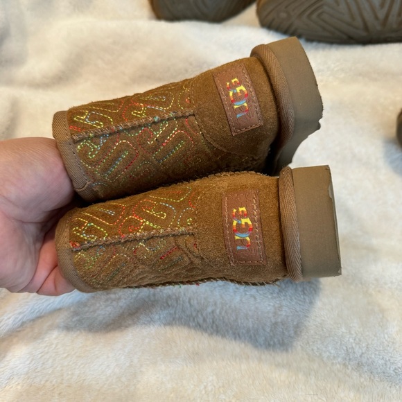 {UGG} Kids boots- Sold Separately - Picture 9 of 11